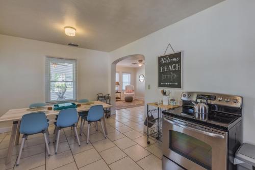 Beach Bungalow - Monthly Beach Rental in Clearwater Beach, USA