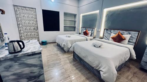 Vibe N Joy (50 mtr from Dashashwamedh Ghat) – Varanasi, VA
