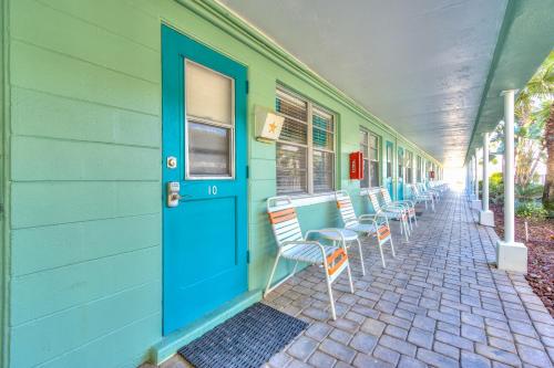 Tropic Terrace Suite #10 - Beachfront Resort in St Pete Beach, USA