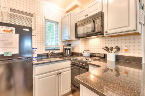 Tropic Terrace Suite #10 - Beachfront Resort in St Pete Beach, USA