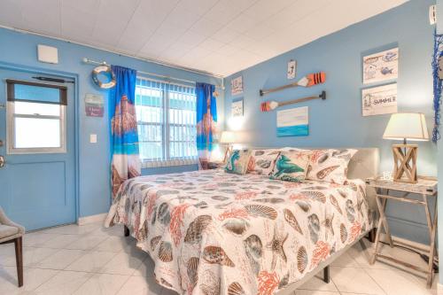 Tropic Terrace Suite #11 - Beachfront Resort, St Pete Beach