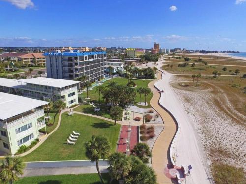 Tropic Terrace #18 - Beachfront Resort in St Pete Beach, USA