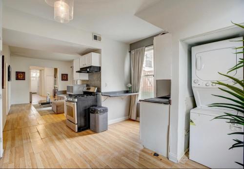 West loop entire apt in Chicago, USA