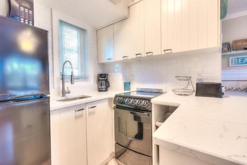 Tropic Terrace #32 - Beachfront Rental in St Pete Beach, USA