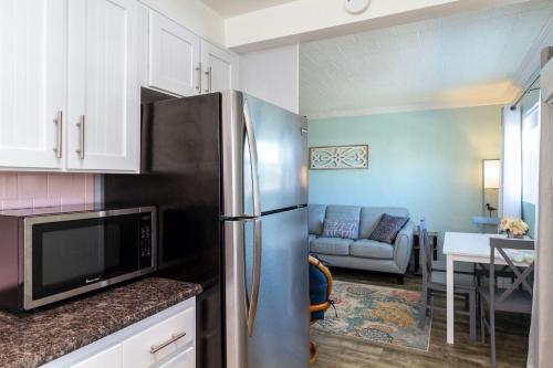 Tropic Terrace Suite #44 - Beachfront Resort in St Pete Beach, USA