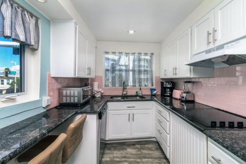 Tropic Terrace Suite #44 - Beachfront Resort in St Pete Beach, USA