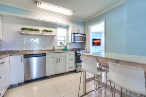 Tropic Terrace Suite #40 - Beachfront Resort in St Pete Beach, USA