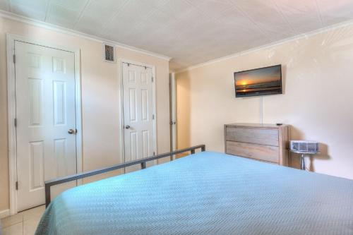Tropic Terrace Suite #40 - Beachfront Resort in St Pete Beach, USA