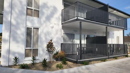 Husky 19 Beautifully Appointed Apartments - GREAT LOCATION - in the heart of Husky in Джервис-Бей