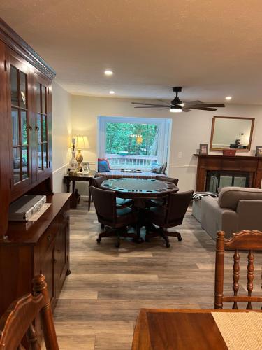 Serenity Home in Brevard, USA