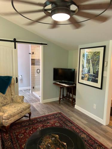 Serenity Home in Brevard, USA