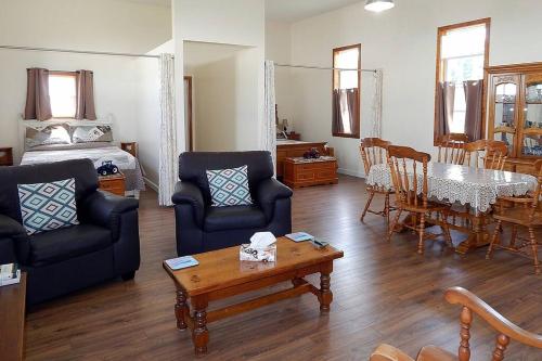 Old Schooling Summer Cottage in โอเลียรี