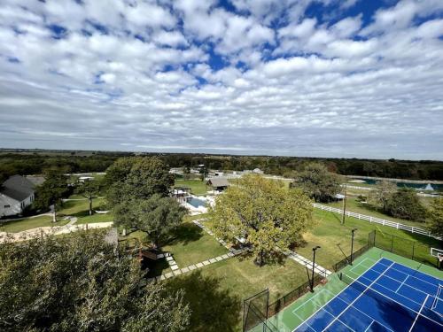 Waterfront Dream Stay Near Round Top - Sleeps 4 in Greenvine, USA
