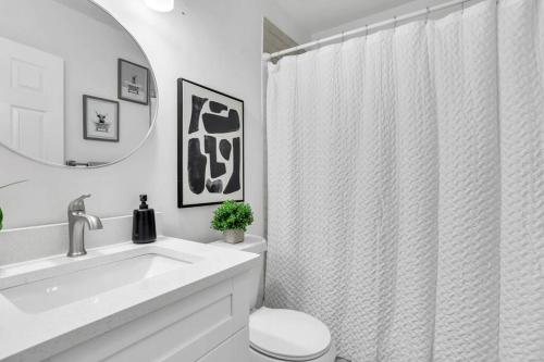 Bathroom, Southern Sanctuary in Fulton Country Airport