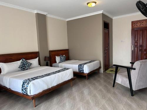 2 double beds