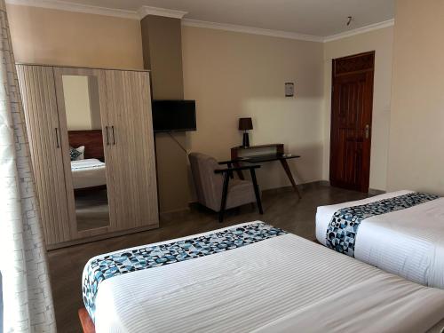 2 double beds