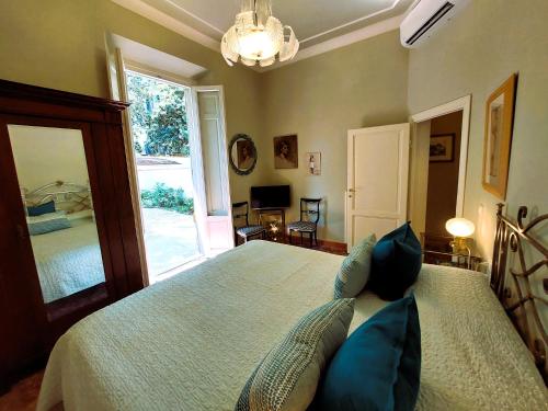 Two-Bedroom Apartment with Garden View image 9