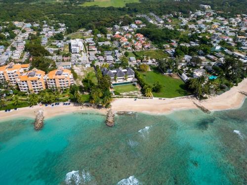 Utvendig, Coral Beach 202 condo in Little Battaleys