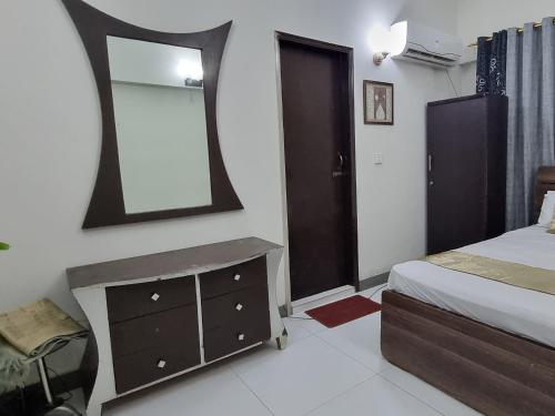 Independent Two Bedrooms Appartment with kitchen in Malir