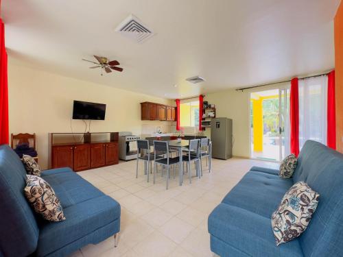3 bedrooms, 6 beds