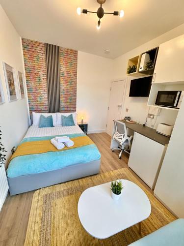R1 - Newly Renovated Private Room with its own kitchenette in shared house by QE Hospital, Birmingham (photo 8)