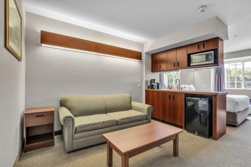 Microtel by Wyndham Bentonville - image 10