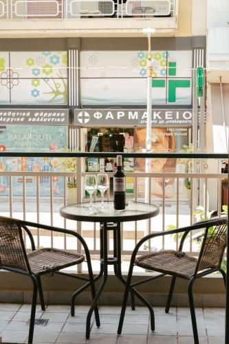 Charming & Authentic Gem - Walk to Port & Shops!, Patras (foto 3)