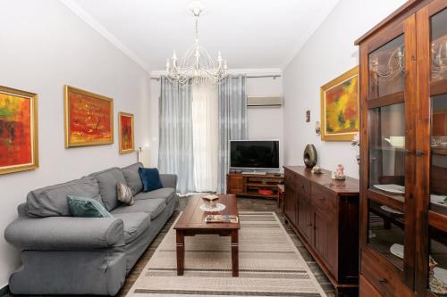 Charming & Authentic Gem - Walk to Port & Shops!, Patras