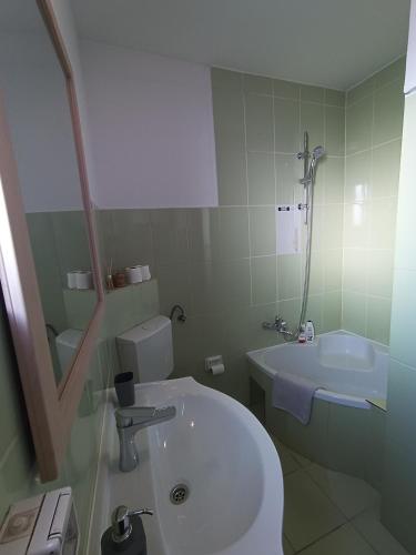 One-Bedroom Apartment with City View image 10