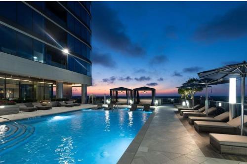 30 Day Minimum - 1100 Sq Ft 1 Bedroom Midtown Atl thumb 4