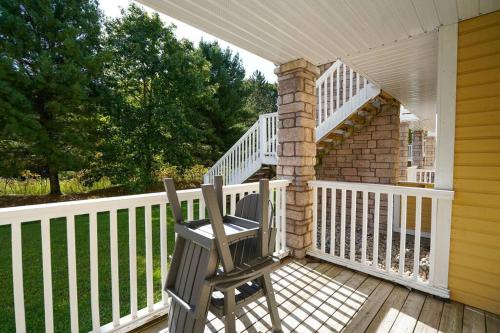 Stunning Condo with Access to Pool in Oro-Medonte (ON)