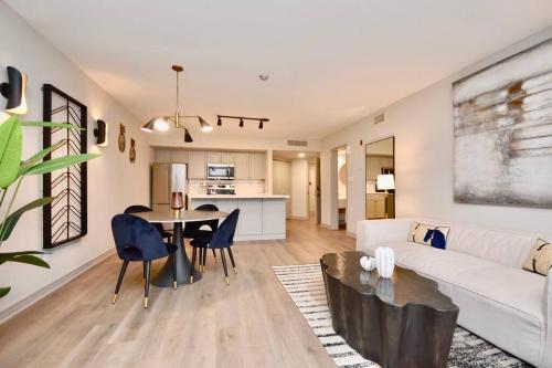Stunning Condo with Access to Pool in Oro-Medonte (ON)