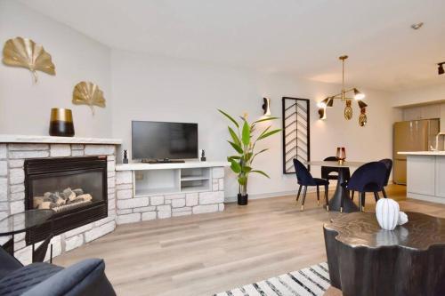 Stunning Condo with Access to Pool in Oro-Medonte (ON)