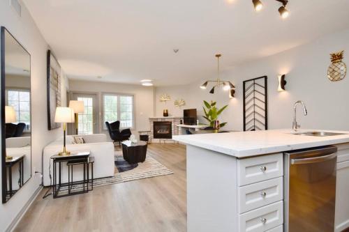 Stunning Condo with Access to Pool in Oro-Medonte (ON)