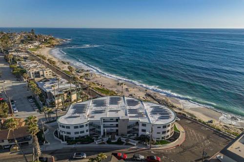 Super Elegant Santa Monica Apartment