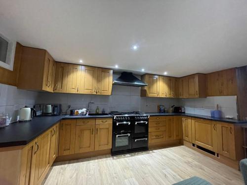 virtuve, Sunshine three bedrooms Apartment in Insch