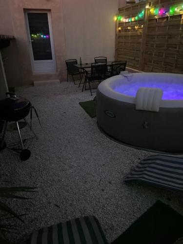 Joli T2 avec jacuzzi in Saint-Victoret