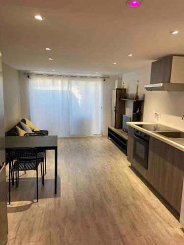 Joli T2 avec jacuzzi in Saint-Victoret