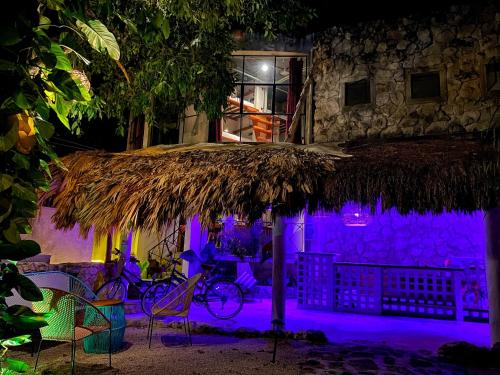 Elmar Hostel – Bacalar, TX