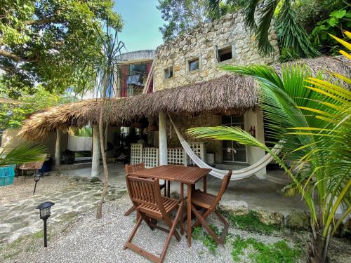 Elmar Hostel, Bacalar