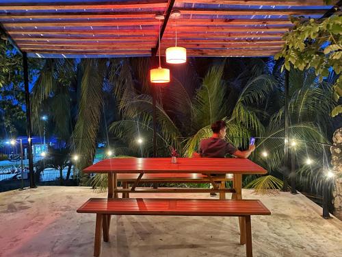 Elmar Hostel – Bacalar, TX