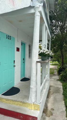 203 Miami Shared Rooms for Men Central Comfortable, Affordable in Miami, USA