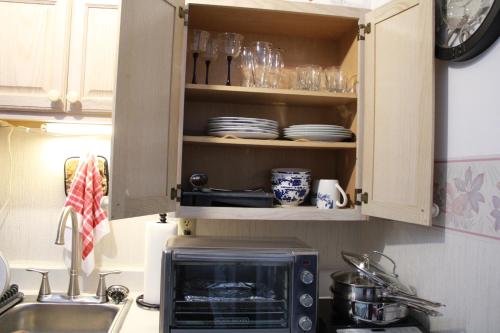 Konyha, Charming Carmel Suite 8 min to Carmel Arts District near Fastimes Indoor Karting