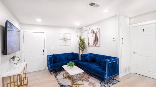 Xlnc Home Lemon Groove 20 min to beach airport in Lemon Grove, USA