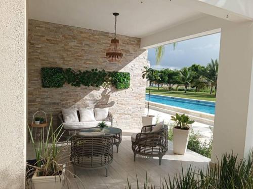 Peace Pool & Comfort at Hard Rock Peace Pool & Comfort at Hard Rock