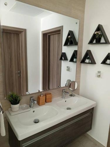 Peace Pool & Comfort at Hard Rock Peace Pool & Comfort at Hard Rock