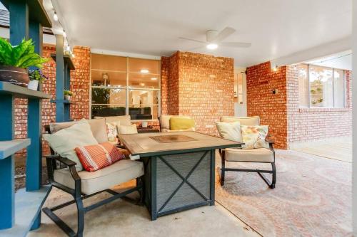 Huge Entertaining Boho Paradise in San Antonio, USA