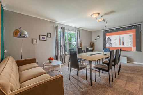 Üzleti központ, Luxury 5BR Dallas Retreat with Business Amenities - Perfect for Business Travelers, Families & Group in Balch Springs (TX)