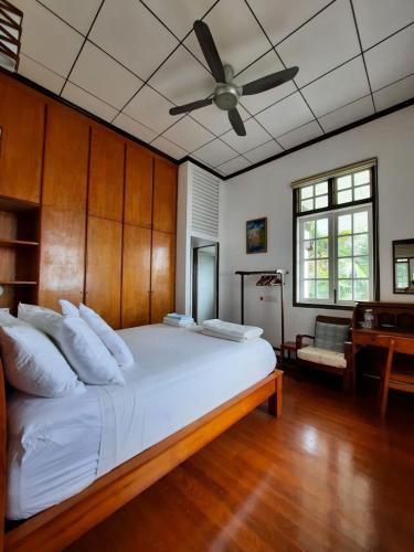 Hickory Penang Hill Room Type - Luxury Triple Room