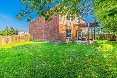 A szálláshely kívülről, Luxury 5BR Dallas Retreat with Business Amenities - Perfect for Business Travelers, Families & Group in Balch Springs (TX)